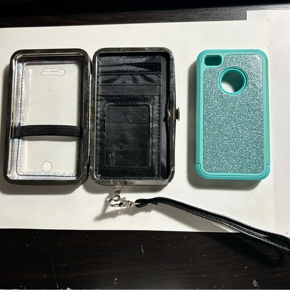 Set of 2 iPhone 4 cases